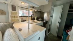 Kit – Fully loaded low mileage all-terrain motorhome
