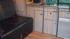 t5 buscamper – Beautiful, cozy T5 bus camper with original Reimo camper furnishings. 
