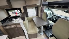 Chausson 758 – 5-person luxury camper with barbecue and outdoor shower 