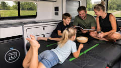 The Greenline Escape – Reine élégante : Volkswagen Campervan (4 couchages)