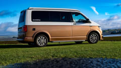 Snug Dubs – Volkswagen Campervan 4 Birth 