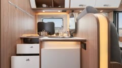 23/24 – Beautiful compact camper with a 2-person fixed bed and a 2-person pull-down bed.