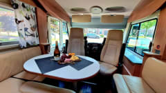 Birdy – Geweldige camper met 4 vaste bedden voor familie of events - XL garage