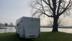 Bennie – Benimar Alcove camper - 5 persons - family camper 