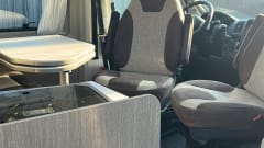 4p Pössl bus uit 2020