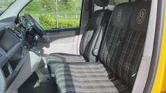 Bumble Bee – 4 berth Volkswagen campervan from 2017