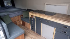 Benzie – Off grid luxury 2p Mercedes-Benz camper bus