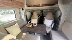 RV Camper – Nieuwe, luxueus ingerichte 4-persoonscamper