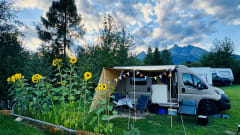 Camp en jo – 4p Peugeot bus uit 2025