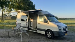 Albatros – The ultimate off-grid campervan: indoor shower, electric cooking and more