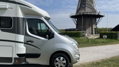 Fully and very luxuriously equipped 2 persons (max 3) Adria Matrix Suprème