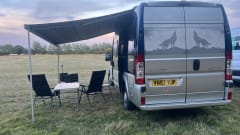 Large camper very spacious boot new looking interior fixed comfy bed.  – Autobus Peugeot a 3 posti letto del 2007