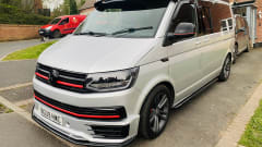 Jack – Stylish 4 berth Volkswagen Transporter Campervan 