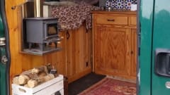 Gaia – Gaia - cozy green camper with wood stove