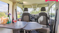 Fluistercamper – 100% electric VW Crafter, 2 persons, interior 2023