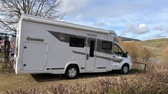 White pearl – 5p Ford semi-integrated uit 2026