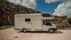 Ideal 6-person Ford family camper