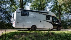 Sky Wave 700 MEG – Luxury automatic semi-integrated camper for 4p with Airco!