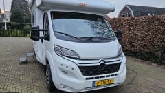 Voyager – impeccable 4p semi-integrated camper from 2017