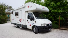 Rolly Roger – Family Camper 5-seater attic