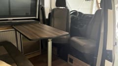4p Volkswagen campervan uit 2017
