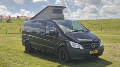 Blacky – Mercedes-Benz Vito Camper 5 personnes « Blacky » | Boîte automatique et climatisation | Norme Euro 5