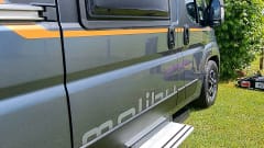 Autobus Malibu pronto per l'avventura 