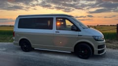 🤎 NOVA 🤎 – 4 berth Volkswagen campervan from 2019