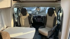 v337 pro – 3p Carado campervan uit 2024