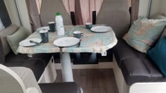 Bubble on wheels: child-friendly with a lift bunk bed or spacious luxury for 2!