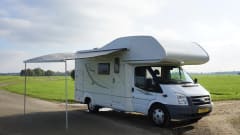 De Dolle Dwaler  – Ideal for families – spacious 6-person camper with all the trimmings