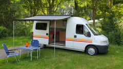 Retro Ronnie – Cozy and spacious (family) bus camper
