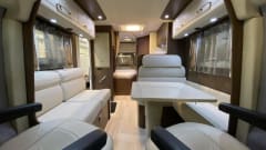 Kempi – 4 person luxury camper with super nice layout