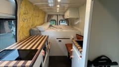 Albatros – De ultieme off-grid buscamper: binnendouche, elektrisch koken en meer