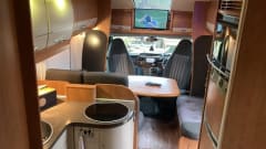 Luxury Comfort 3/4berth Off Grid /Skytv/5g WIFI/Solar/LPG/Bike rack