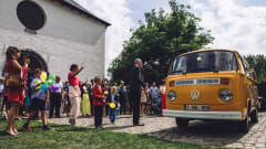 DEVON – rent an original hippie bus from 1976!
