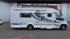 Globe-Drôme – 2 person semi-integrated Dethleffs camper 