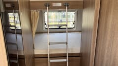 Luxurious & Compact 6-person camper with bunk beds