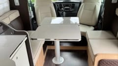 MC LOUIS MC4 281  – 4p McLouis semi-integrated uit 2022