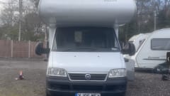 Bertie – compact Knaus motorhome, sleeps 4