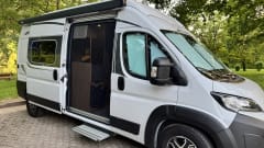 Van Voyage – Gloednieuwe Possl 2Win R met hefdak(2026) compacte luxe met grote badkamer