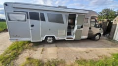 Zeer ruime nette camper – 4p Fiat semi-integrated from 2004