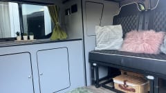 Gino D'Campo – Meet Gino D'Campo, a cosy 2 berth Vauxhall Vivaro Campervan from 2006