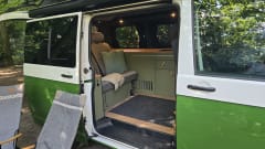 Green Adventurer – 4p Volkswagen bus from 2018