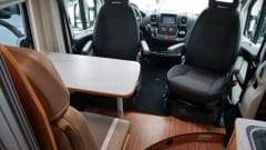 2p Pössl bus uit 2016