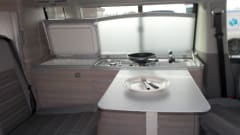 VW T5 California, 4 person sleeping places, 4 seats