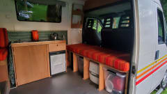 Retro Ronnie – Cozy and spacious (family) bus camper