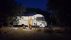 Premium integrated 5-person camper with bunk and lifting bed