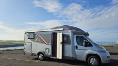 Bobby – 4p Bürstner semi-integrated uit 2014