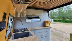 Gele Gerrie – Nothing is too crazy in this luxurious cat! Underfloor heating, coffee or a glass of wine?